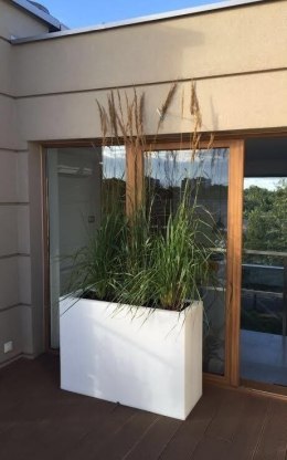 Biała donica prostokątna Longerino z oświetleniem MONUMO