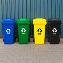 Zestaw 4 koszy na śmieci pojemniki 4x120L niebieski zielony żółty czarny makulatura szkło plastik odpady zmieszane gumowe koła MULTISTORE