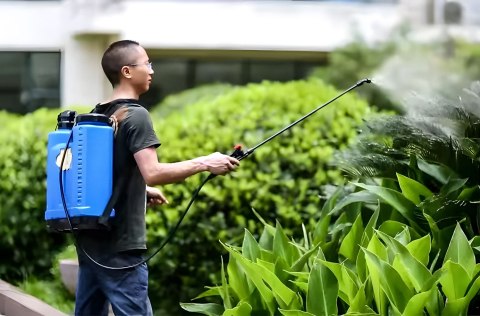 Opryskiwacz ciśnieniowy plecakowy 16L ogrodowy ręczny 2-4 bar długa lanca 4 dysze szelki MultiGarden MultiGarden Opryskiwacz ciśnieniowy plecakowy 16L ogrodowy ręczny 2-4 bar długa lanca 4 dysze szelki MultiGarden MultiGarden